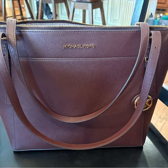 Michael Kors Handbags - Michael Kors Voyager Large- Barolo
